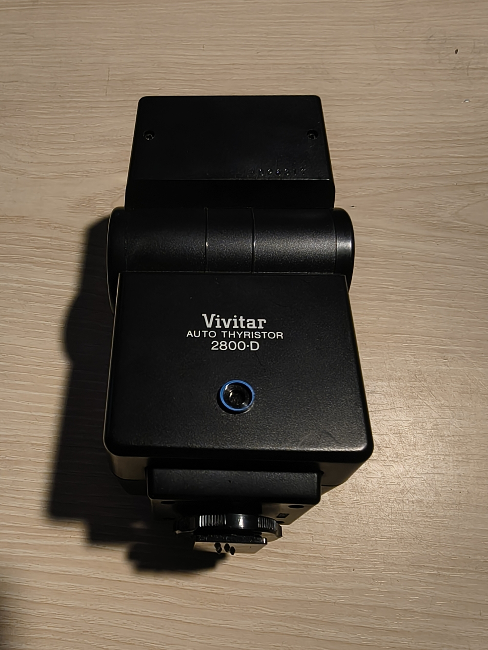 vintage Vivitar Auto Thyristor 2800-D electronic shoe-mount camera flash.